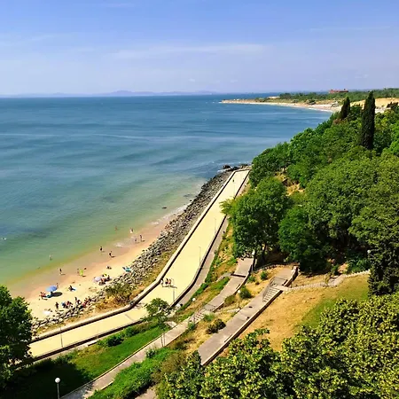 Central Nessebar Beach Apartment アパート