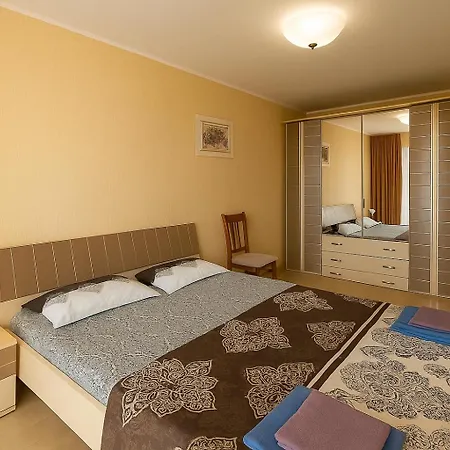 Central Nessebar Beach Apartment アパート *