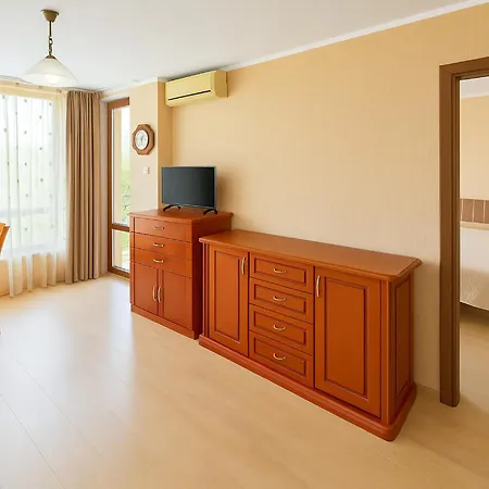 Central Nessebar Beach Apartment アパート *